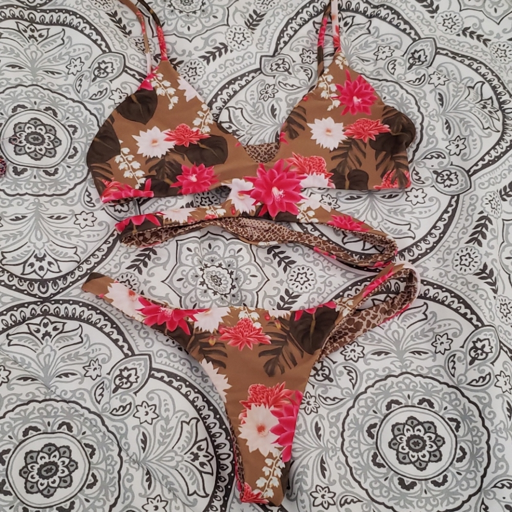 Acacia Bikini- Haku top & Pipeline bottom